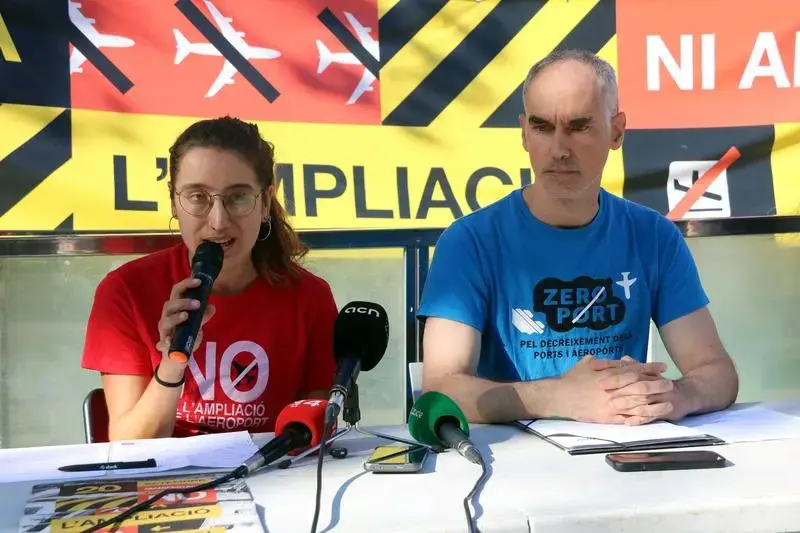 La manifestació contra l’ampliació de l’aeroport suma més de 210 entitats i acusa el Govern de «negacionisme climàtic»