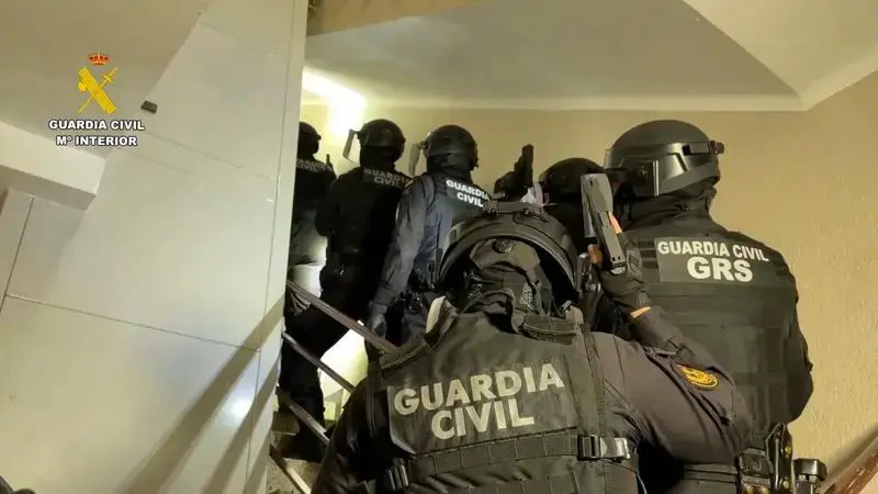 Desarticulada una xarxa de ciberestafes que va defraudar més d’un milió d’euros a Badalona i Terrassa