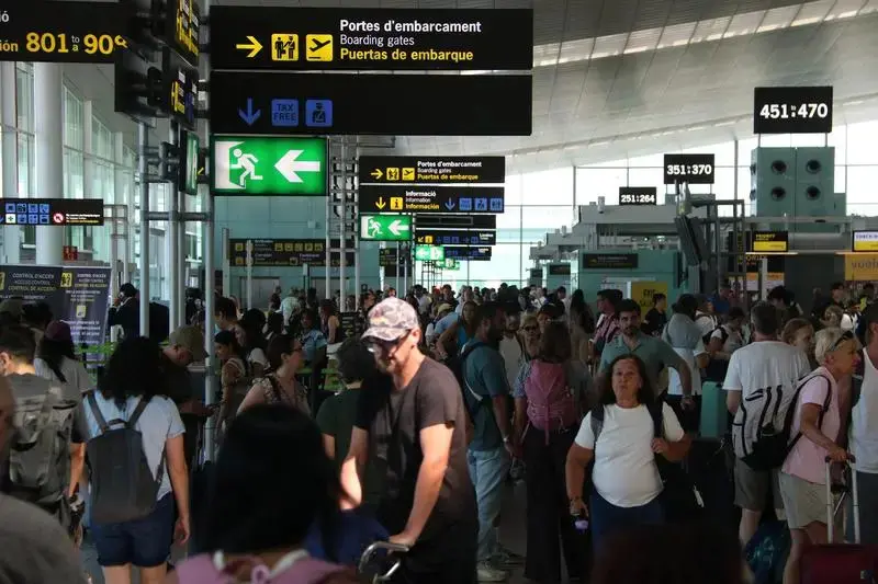 La Cambra demana al govern espanyol incloure la tercera pista de l’aeroport del Prat i la terminal satèl·lit al DORA III