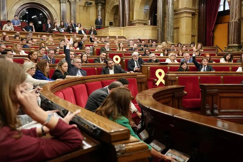 Junts vol que el Parlament constati que Illa «subordina» els interessos de Catalunya a la seva «lleialtat» a Sánchez
