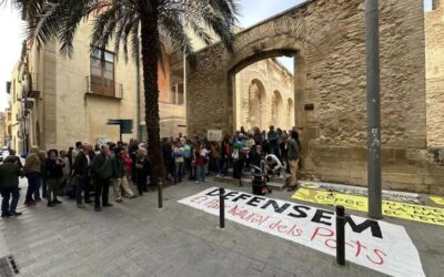 Un centenar de persones rebutgen el «segrest» del Parc Natural dels Ports i exigeixen la continuïtat del seu director