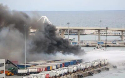 Controlat l’incendi de contenidors de mercaderies al Port de Barcelona