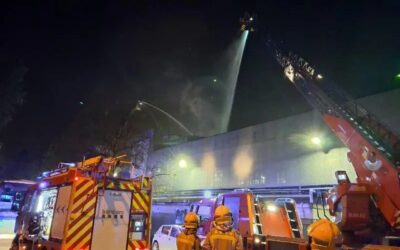Estabilitzat un incendi en una empresa amb risc químic de Mollet del Vallès i que ha obligat a tallar l’AP-7