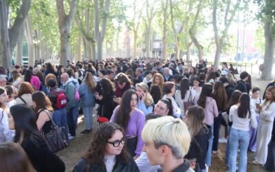 Milers de persones fan cua a Fira de Girona per participar en el càsting de figurants d»Enredados’ de Disney