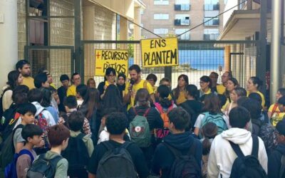 Docents de l’Hospitalet donen el tret de sortida a les protestes educatives amb talls de trànsit a la ciutat