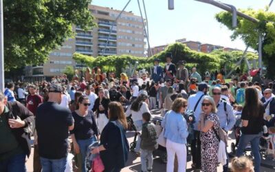Gegants i castellers mobilitzen els carrers de Lleida durant el tercer dia de les Festes de Maig