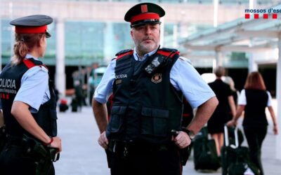 Detenen in fraganti dos falsos revisors del gas per robar joies a una dona gran al districte barceloní d’Horta-Guinardó