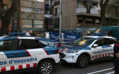 Maten en un tiroteig un home en ple carrer al districte de Sants-Montjuïc de Barcelona