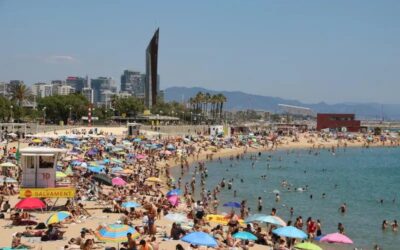 Les platges de Barcelona s’omplen amb el bon temps: «Donem per inaugurada la temporada d’estiu»