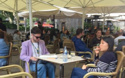 El 90 % de les terrasses barcelonines amb tancaments permeten fumar malgrat la normativa