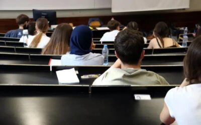 Més de 45.000 alumnes comencen unes PAU marcades pels detectors de dispositius, la visita del Papa i la vaga de docents