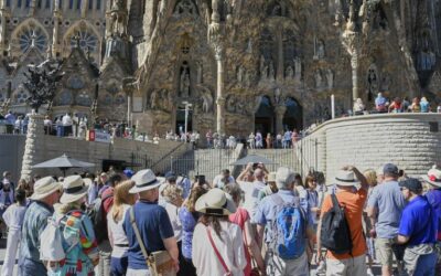 El veïnat demana que la Sagrada Família pagui part de les mesures per mitigar l’impacte del turisme