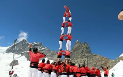 Els Castellers de Barcelona i els de Lausana aixequen els castells a més alçada de la història a la Jungfraujoch