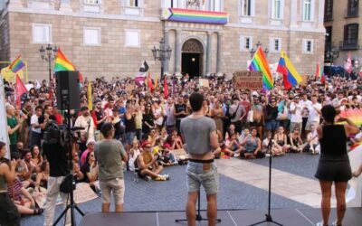 Unes 2.000 persones reivindiquen els drets LGTBI «més enllà del matrimoni» en una manifestació a Barcelona