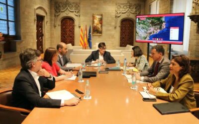 Illa presideix la reunió amb els cossos de bombers, agents rurals i gestió forestal per fer seguiment dels incendis