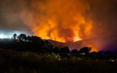 Els Bombers centren esforços a evitar que l’incendi de Sentmenat generi nous conats i afecti el Farell de Caldes