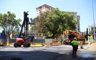S’apaga la flama de la fuita de gas de la plaça de Sants després de més de dotze hores cremant