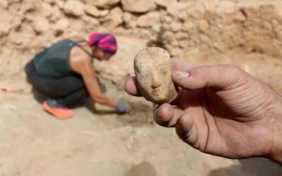 Els arqueòlegs troben un cap femení del segle VI aC que formava part d’un vas ritual en una casa grega
