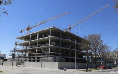 El sector de la construcció celebra que torna a créixer l’edificació, però adverteix que no cobrirà la demanda que hi ha