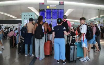 Tranquil·litat entre els passatgers que volen a Itàlia des de Barcelona: “Vaig amb el DNI, no he agafat el passaport”