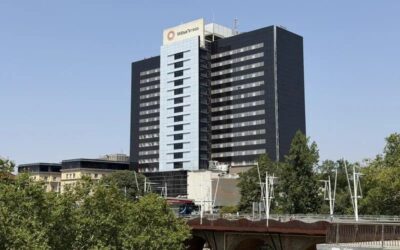 El consum energètic de l’edifici principal de MútuaTerrassa cau un 10% amb la instal·lació de plaques solars a la façana