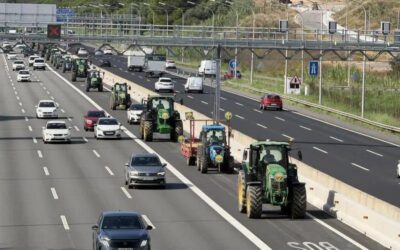 Centenars de pagesos marxen cap a Barcelona en protesta per un increment de preus que «posa en risc el sector»