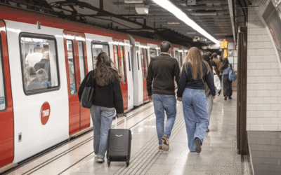 Les línies 1 i 5 del metro de Barcelona tindran un tren més en hora punta a partir d’aquest dimarts