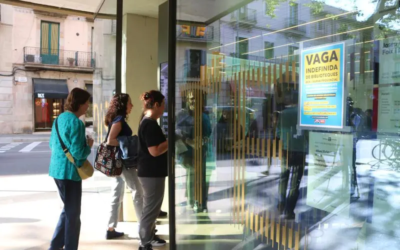 La biblioteca Sarrià – J.V.Foix dona el tret de sortida a la vaga amb un tancament parcial i una protesta