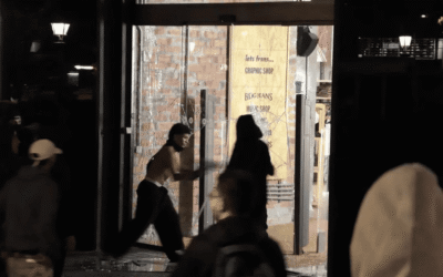 Saquejos, mobiliari cremat i diverses detencions al centre de Barcelona pels aldarulls posteriors a una protesta juvenil