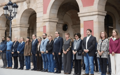 El Parlament guarda un minut de silenci en senyal de dol per a les víctimes de l’accident a Toledo